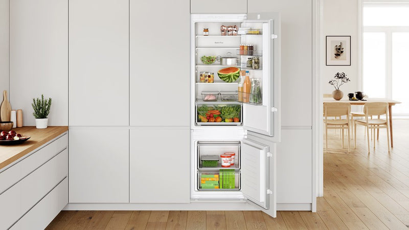 Bosch Series 2 KIV87NSE0G, Built-in fridge-freezer with freezer at bottom