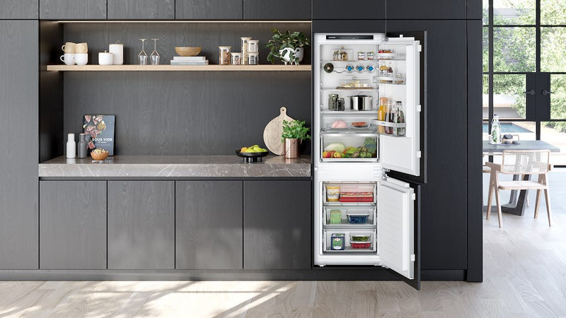 Siemens iQ 300 KI86NHFE0, Built-in fridge-freezer with freezer at bottom