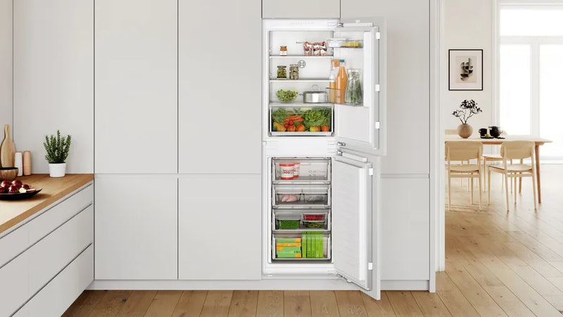 Bosch Series 2 KIN85NFE0G, Built-in fridge-freezer with freezer at bottom