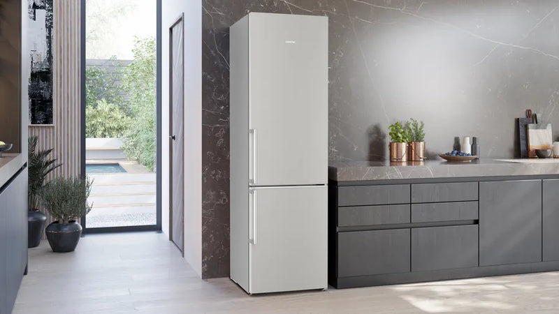 Siemens iQ 500 KG39NAIAT, free-standing fridge-freezer with freezer at bottom