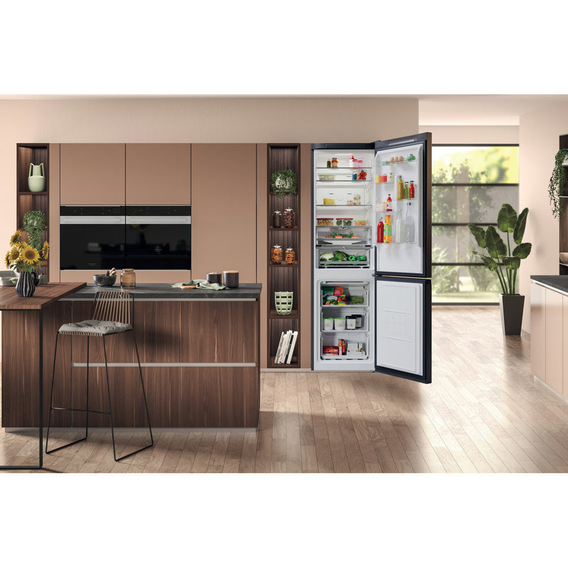 Hotpoint H7X93TSKM Freestanding Fridge Freezer - Silver