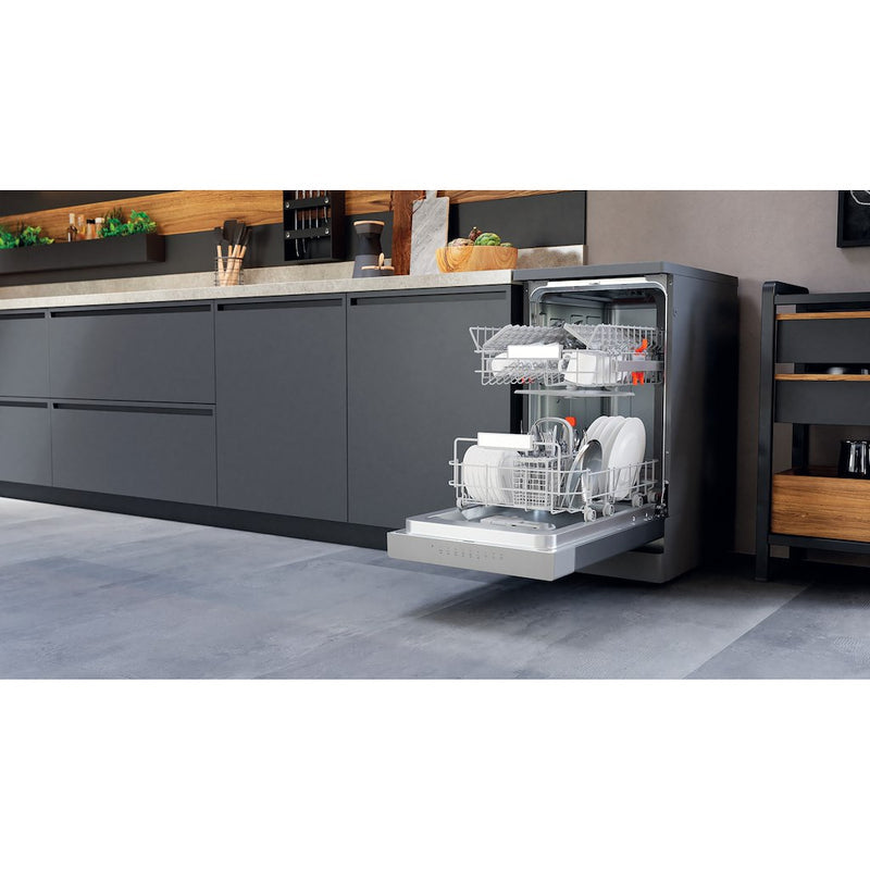 Hotpoint HSFO 3T223 W X UK N Dishwasher - Stainless Steel