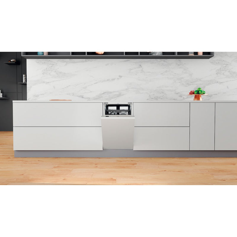 Whirlpool Integrated Dishwasher: in Silver, Slimline - WSIC 3M27 C UK N