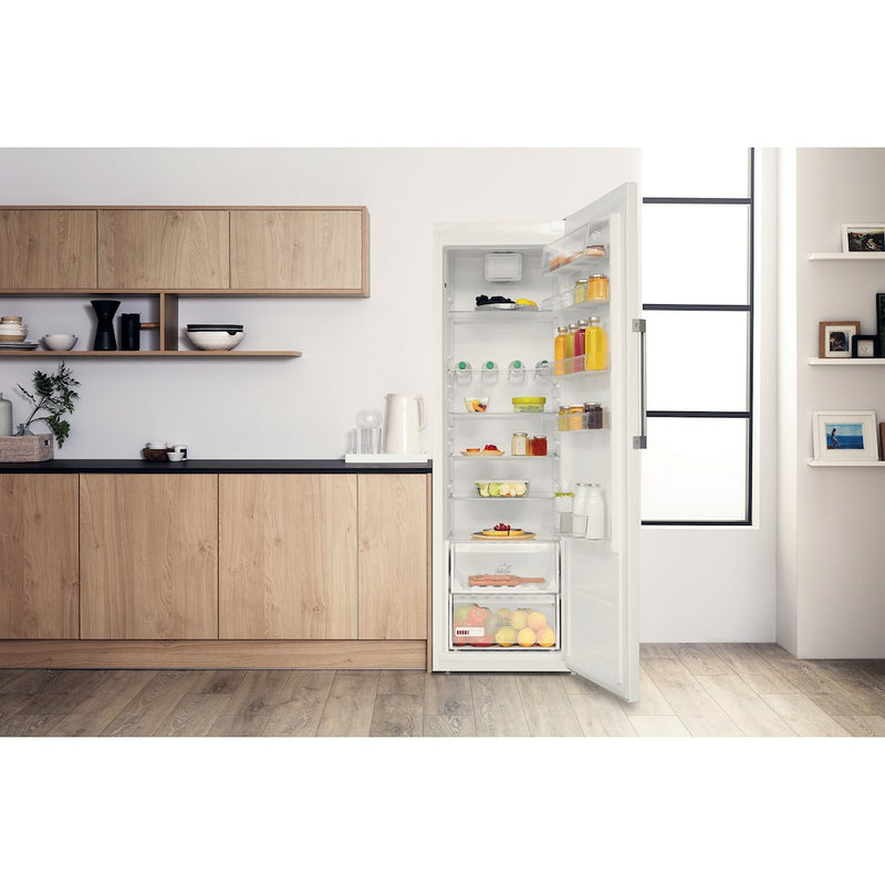 Hotpoint SH6A2QWR Tall Larder Fridge
