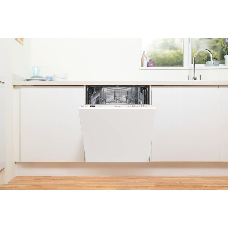 Indesit Integrated dishwasher: full size, white colour - D2I HD526 UK