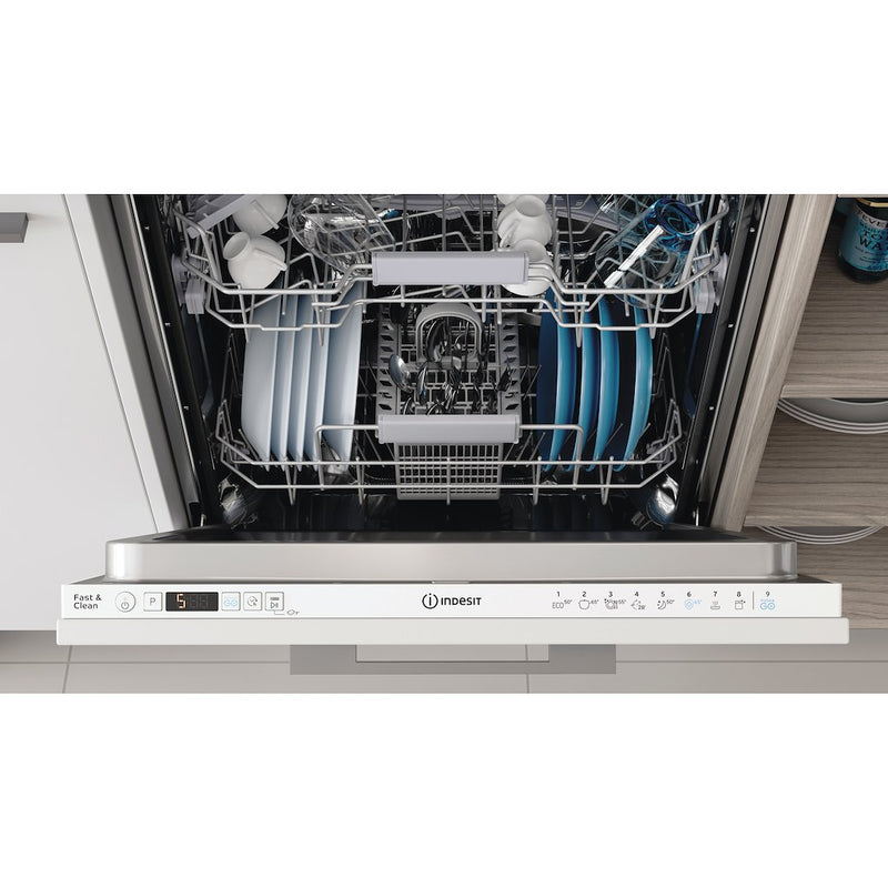 Indesit Integrated dishwasher: full size, white colour - D2I HD526 UK