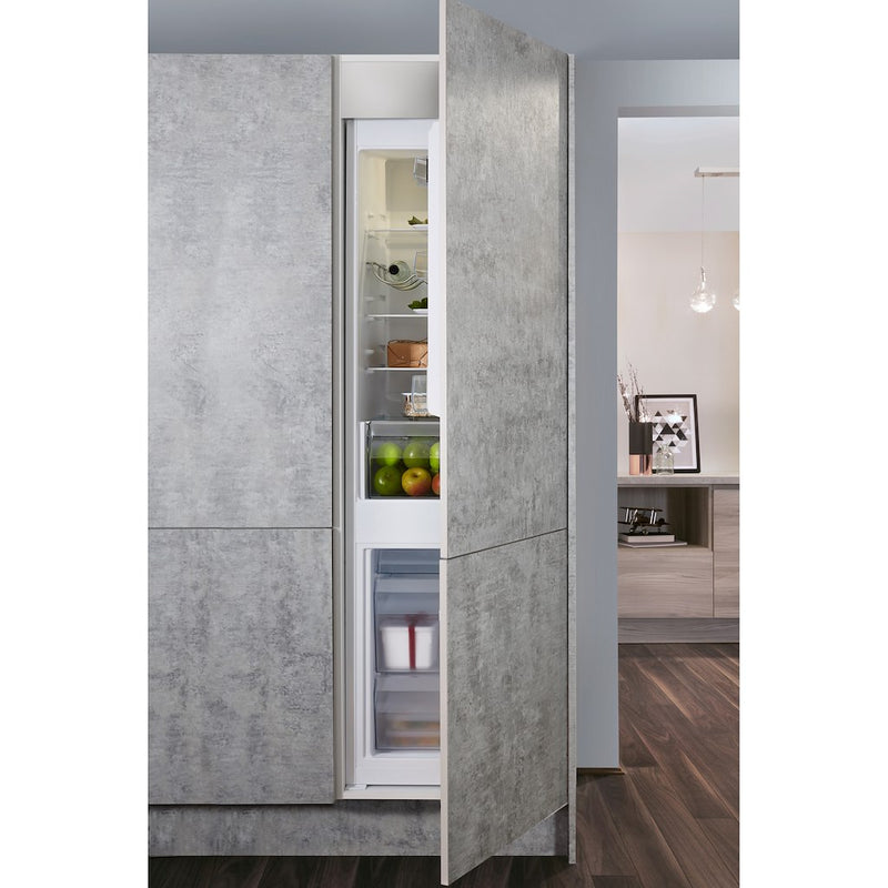 Hotpoint HMCB70302 Built In Fridge Freezer