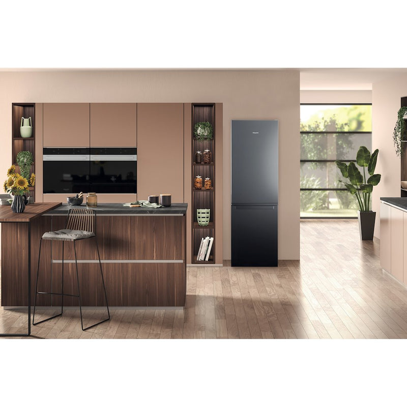 Hotpoint H1NT821EOX Freestanding Fridge Freezer
