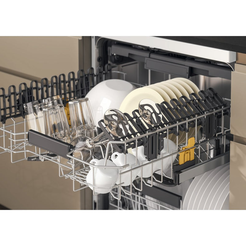 Whirlpool Dishwasher: in White - W7F HP33 UK