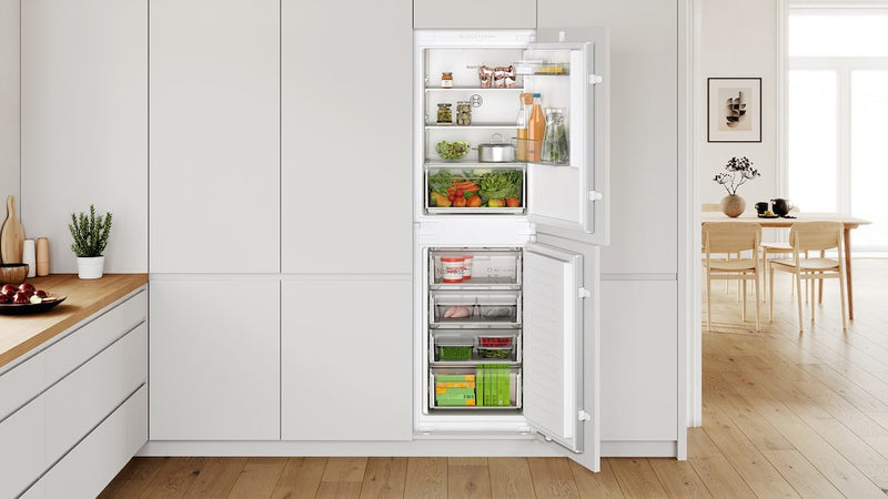 Bosch Series 2 KIN85NSE0G, Built-in fridge-freezer with freezer at bottom