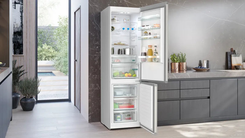 Siemens iQ 300 KG39NXIBF, free-standing fridge-freezer with freezer at bottom