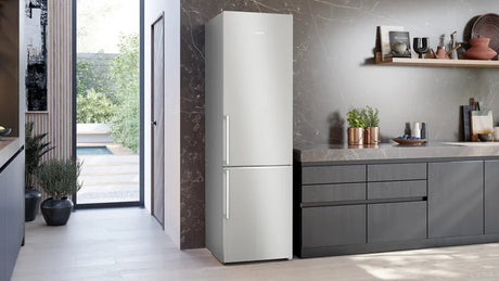 Siemens iQ 500 KG39NAIAT, free-standing fridge-freezer with freezer at bottom