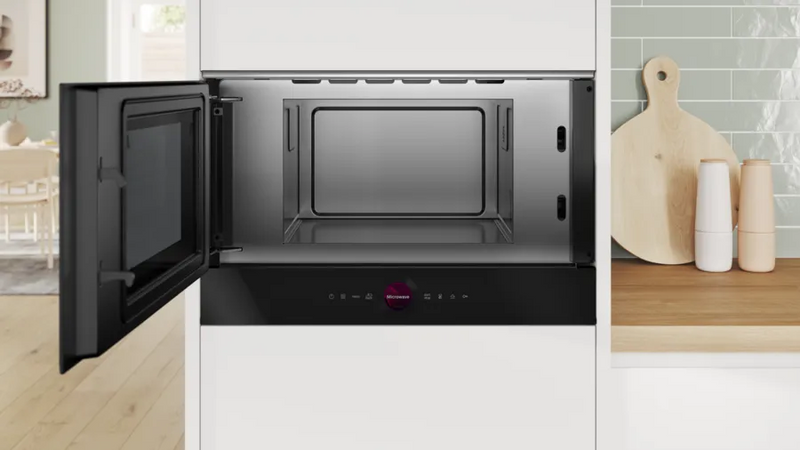 Bosch Series 8 BFL7221B1B, Built-in microwave oven