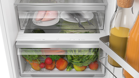 Bosch Series 4 KIN86VSE0G, Built-in fridge-freezer with freezer at bottom