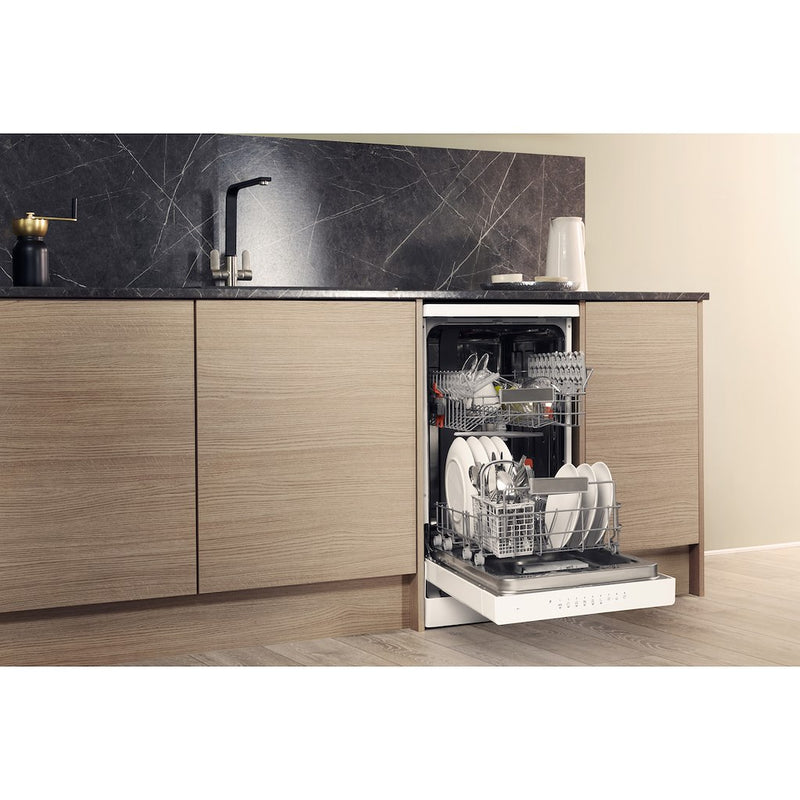 Hotpoint HSFO 3T223 W UK N Dishwasher - White