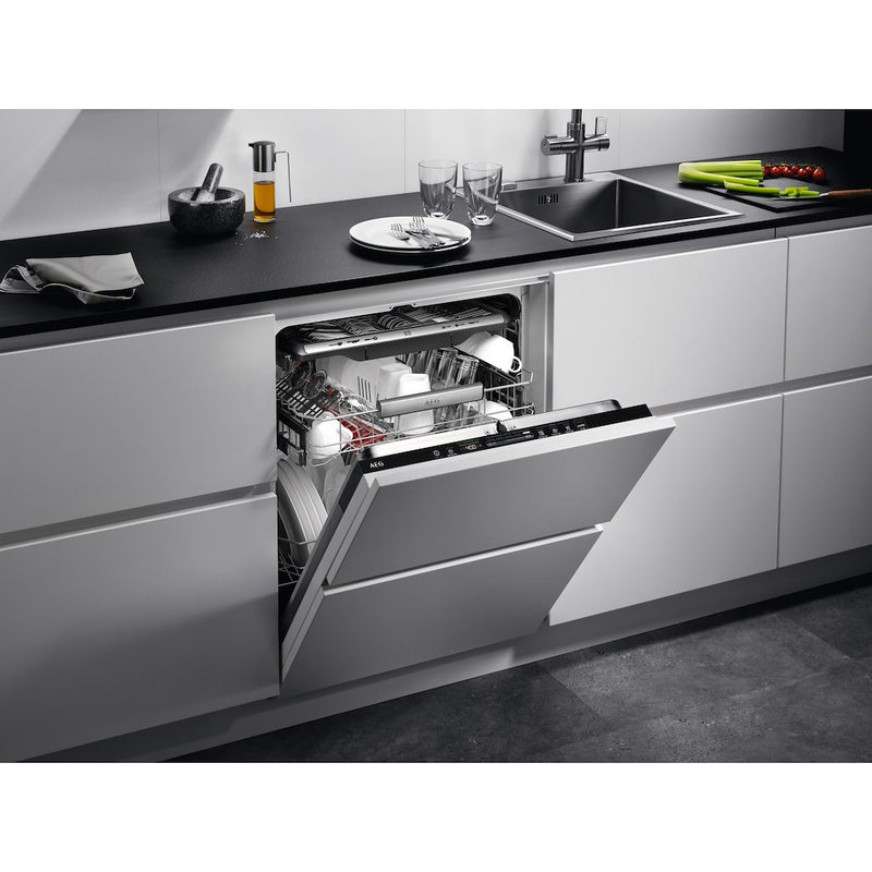 AEG FSE84708P 8000 SprayZone Fully Integrated Dishwasher with AirDry Technology + 15 Place Settings