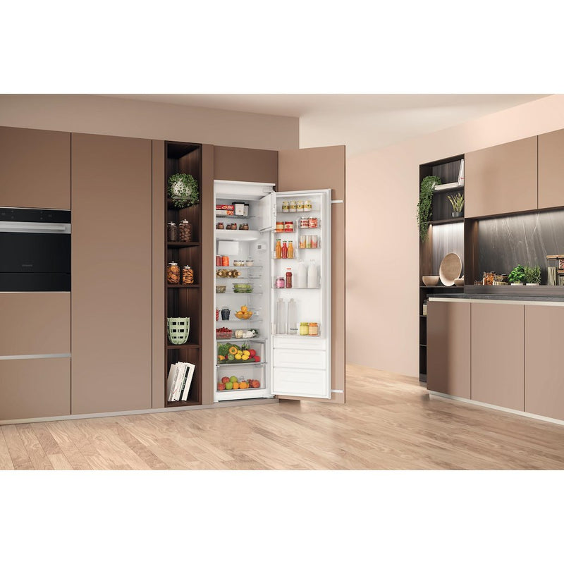 Hotpoint HTSD184011A1 Integrated Fridge