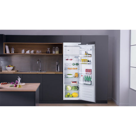 Hotpoint HSZ18012UK  Integrated Fridge