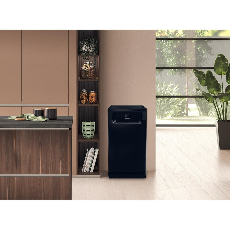 Hotpoint HP2FE10CS90BUK Freestanding 45cm Slimline Dishwasher with 10 Place Settings - Black