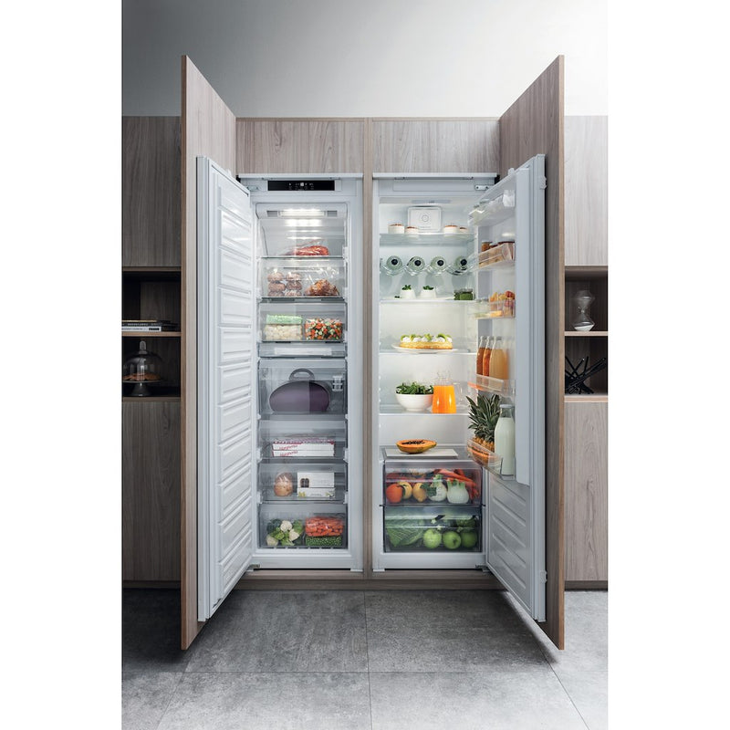Hotpoint HF1801EF2 integrated upright freezer