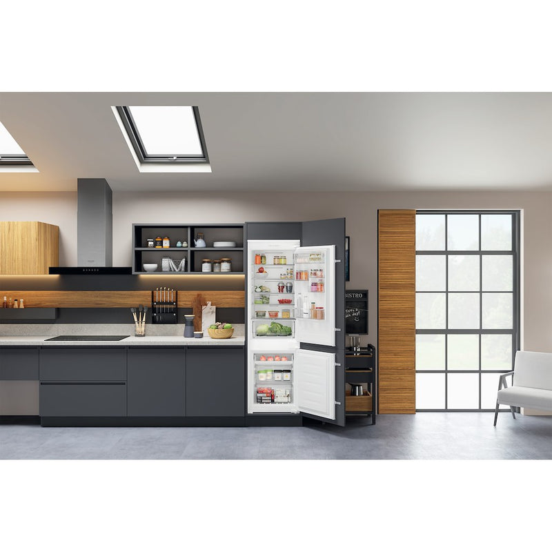 Hotpoint HTC18T112 Built in Fridge Freezer