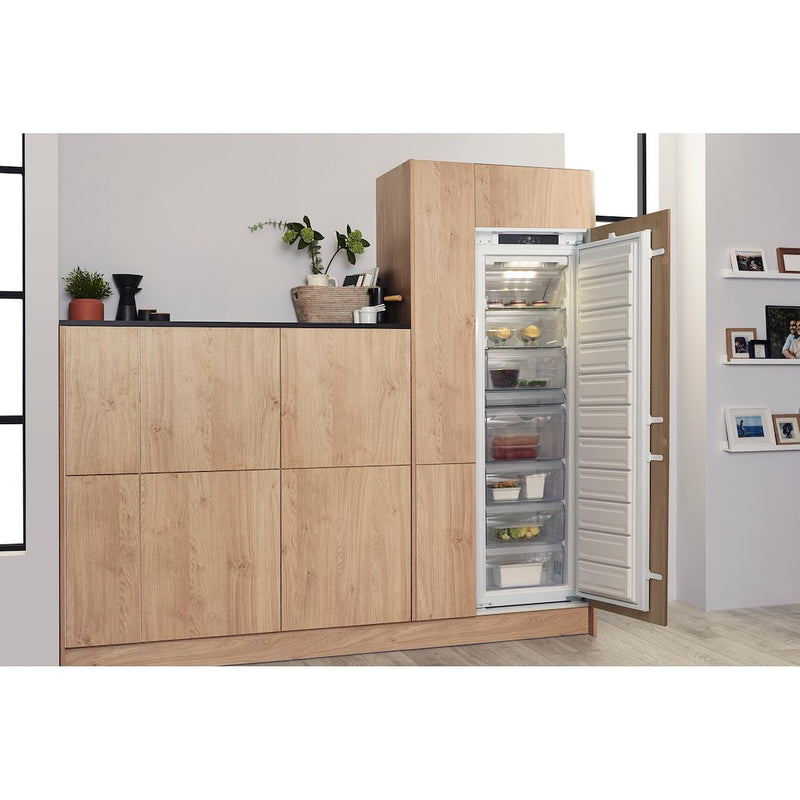 Hotpoint HF1801EF2 integrated upright freezer