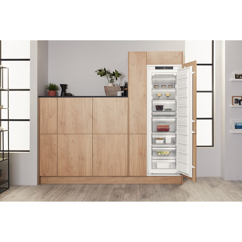 Hotpoint HF1801EF2 integrated upright freezer