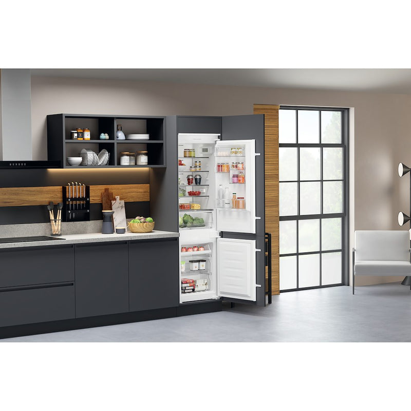 Hotpoint HTC18T112 Built in Fridge Freezer