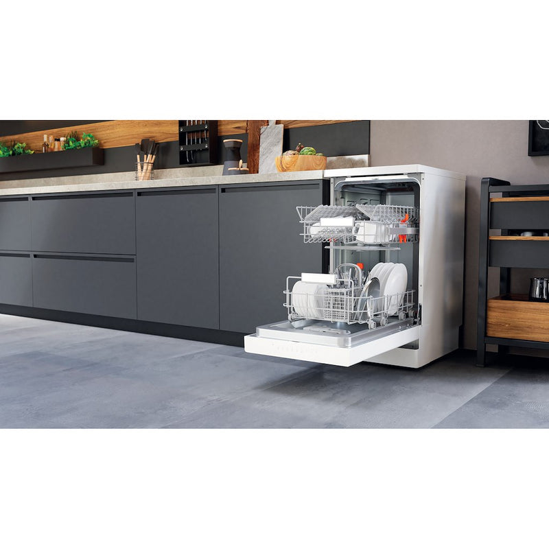 Hotpoint HSFO 3T223 W UK N Dishwasher - White