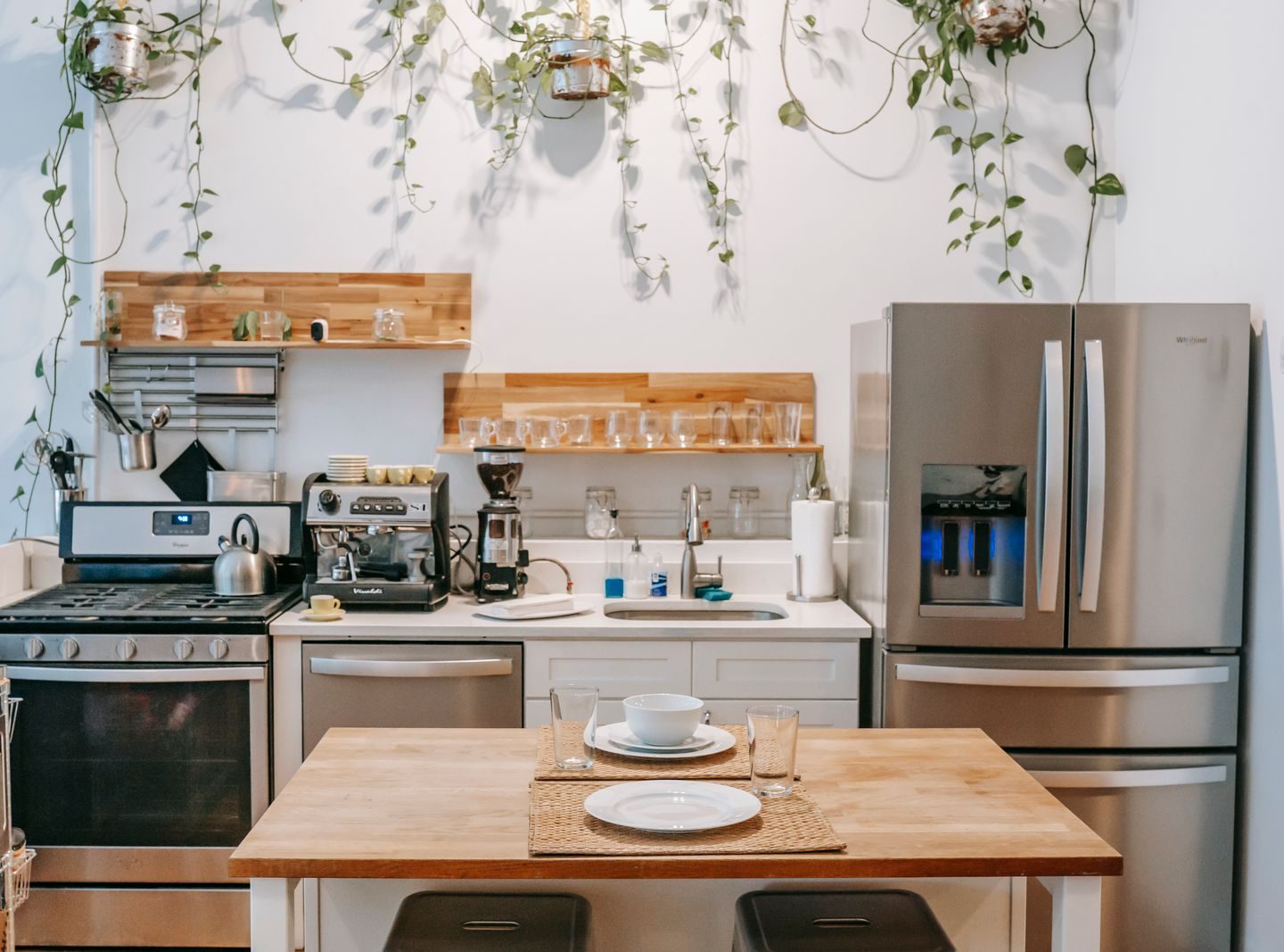 Integrated, built-in or freestanding